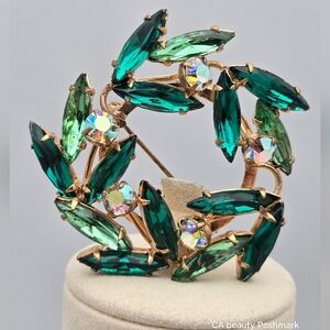Prong Set Green Aurora Borealis AB Rhinestone Wreath Brooch Vintage Pin